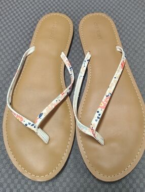 Old Navy White Floral Sandals Size 10